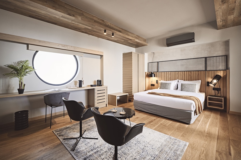 Cama Luxury Suites 19/58