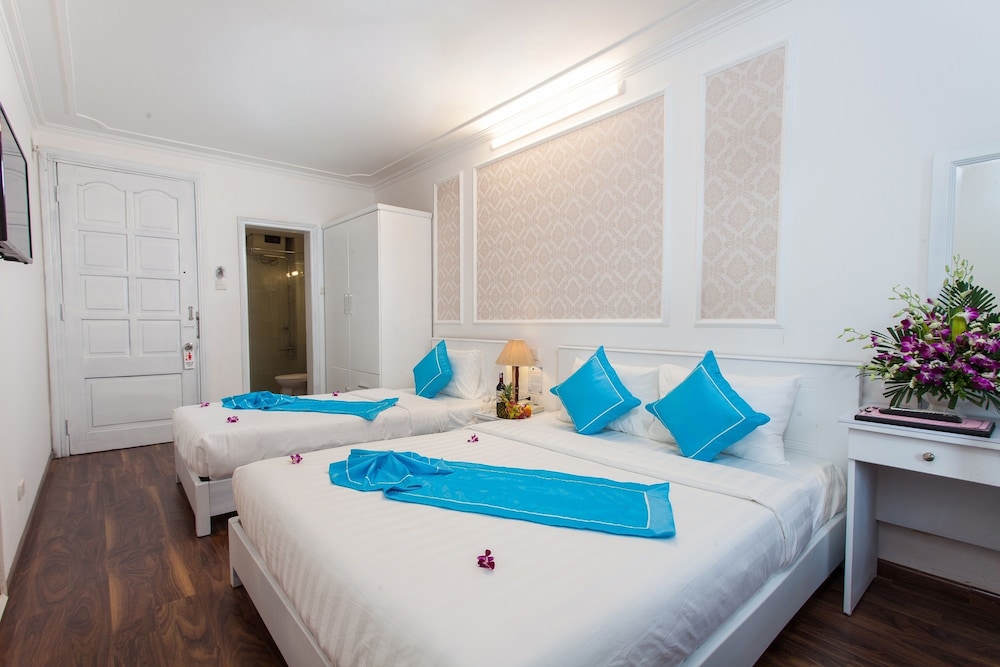 Hanoi Buddy Inn & Travel 17/99