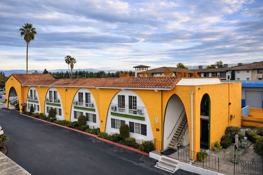 Granada Inn 8/67