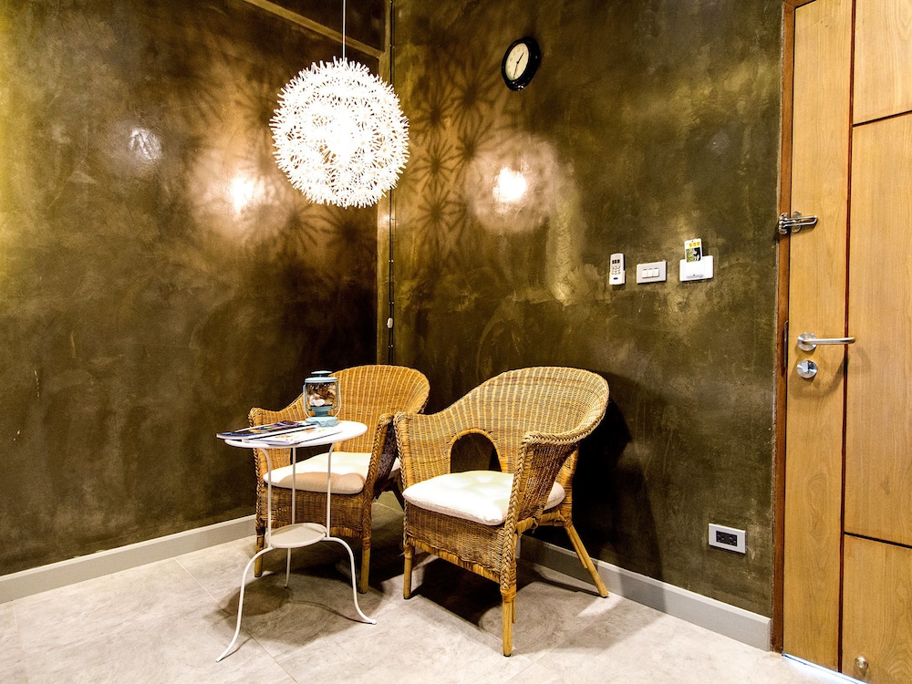 Kroque Boutique Bistro 60/71