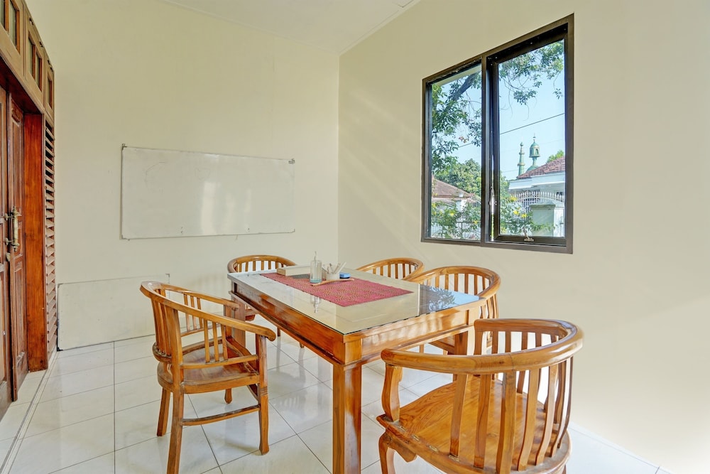 Hotel O Villa Kusuma ResidenceNearRSI Fatimah Banyuwangi 19/24