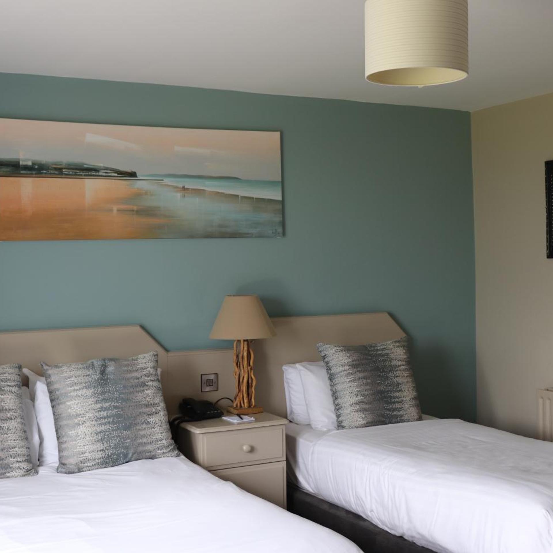 غرفة ثلاثية بشرفة، Causeway Hotel 5/6