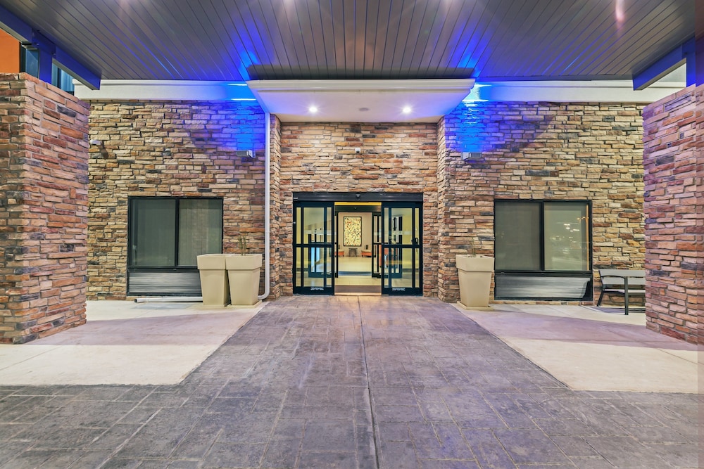 HOLIDAY INN EXPRESS & SUITES PERRYTON 1/50
