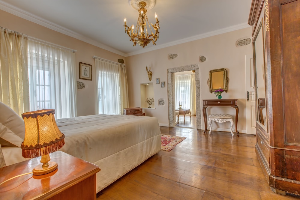 ERENDIRA HOTEL 50/75