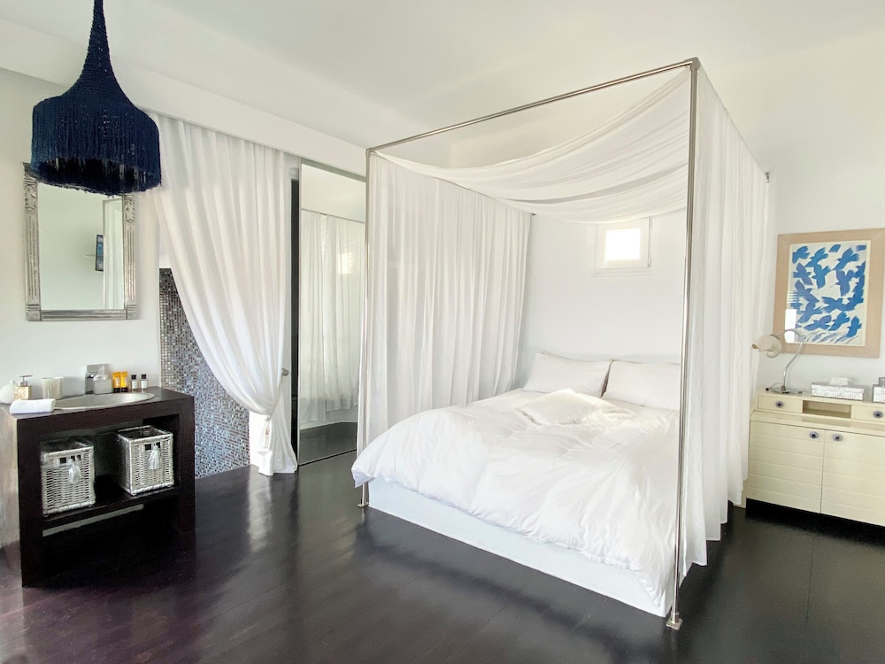 Aigis Suites 16/50