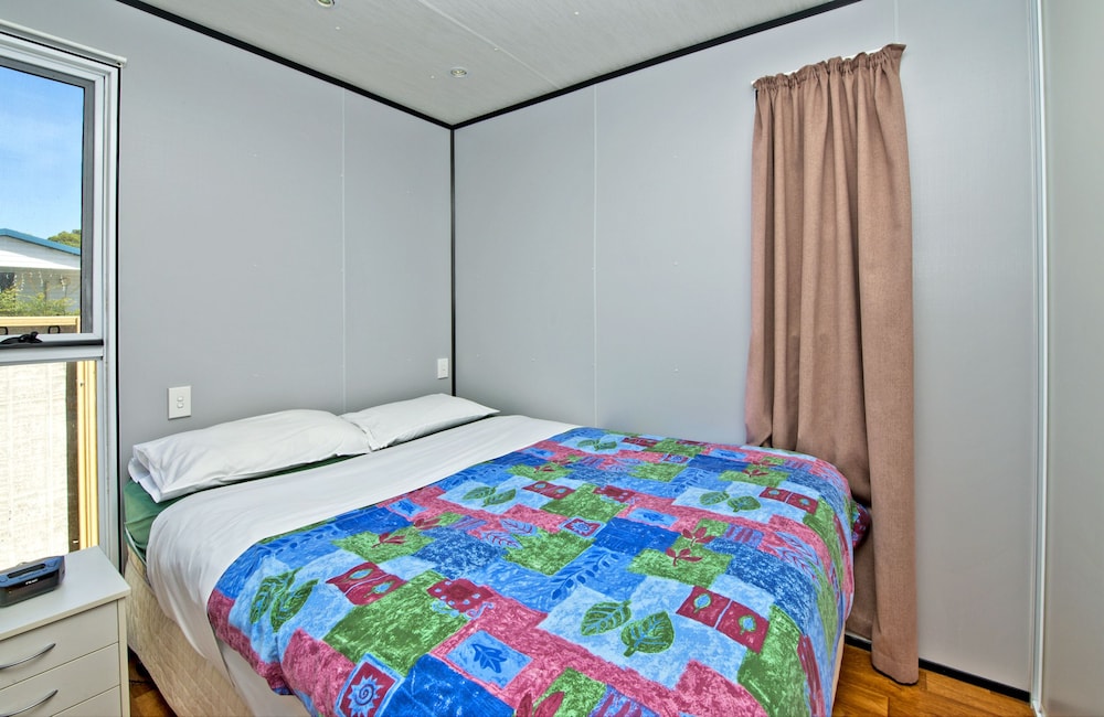 1 Bedroom, Deluxe, Chalet, Suite, 1 Queen and 1 Bunk Bed, Kitchen