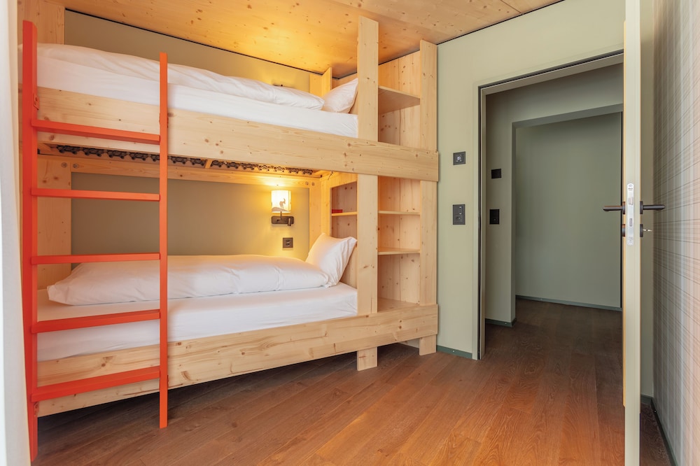 Senior, Suite, King Bed, 2 Bunk Beds, Sofa
