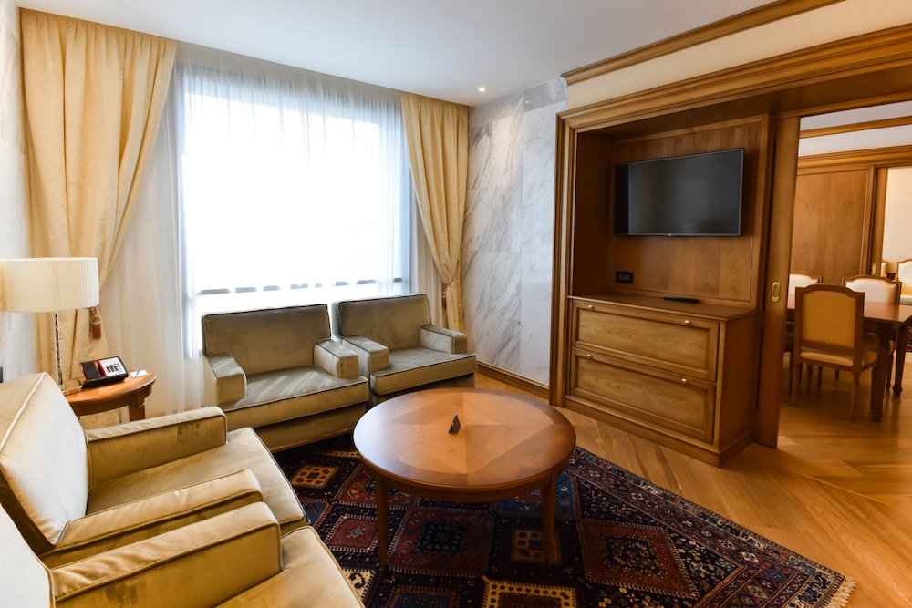 Hotel 2 Fevrier Lome 49/73
