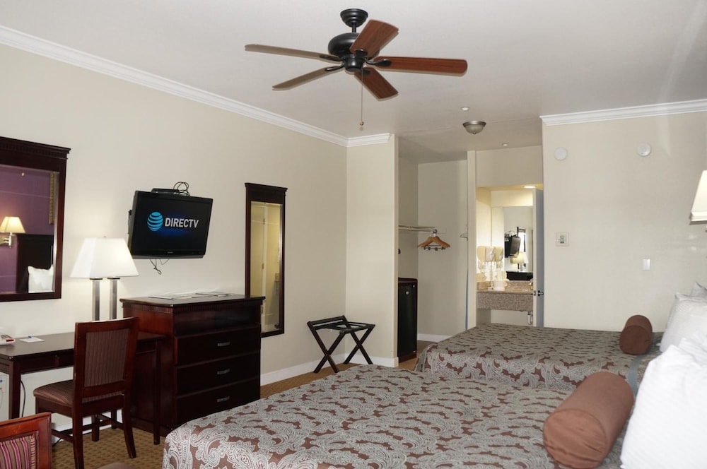 Rodeo Lodge (ex Americas Best Value Inn and Suites-Clovis/Fresno) 41/59
