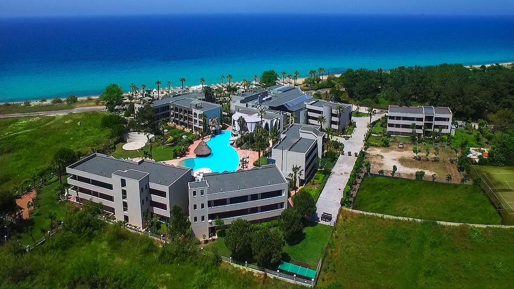 Ilio Mare Beach Hotel by GHH 68/75