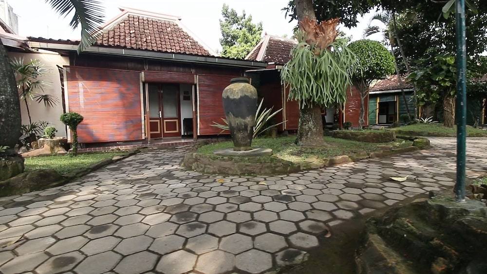 Batik Yogyakarta Hotel 24/29