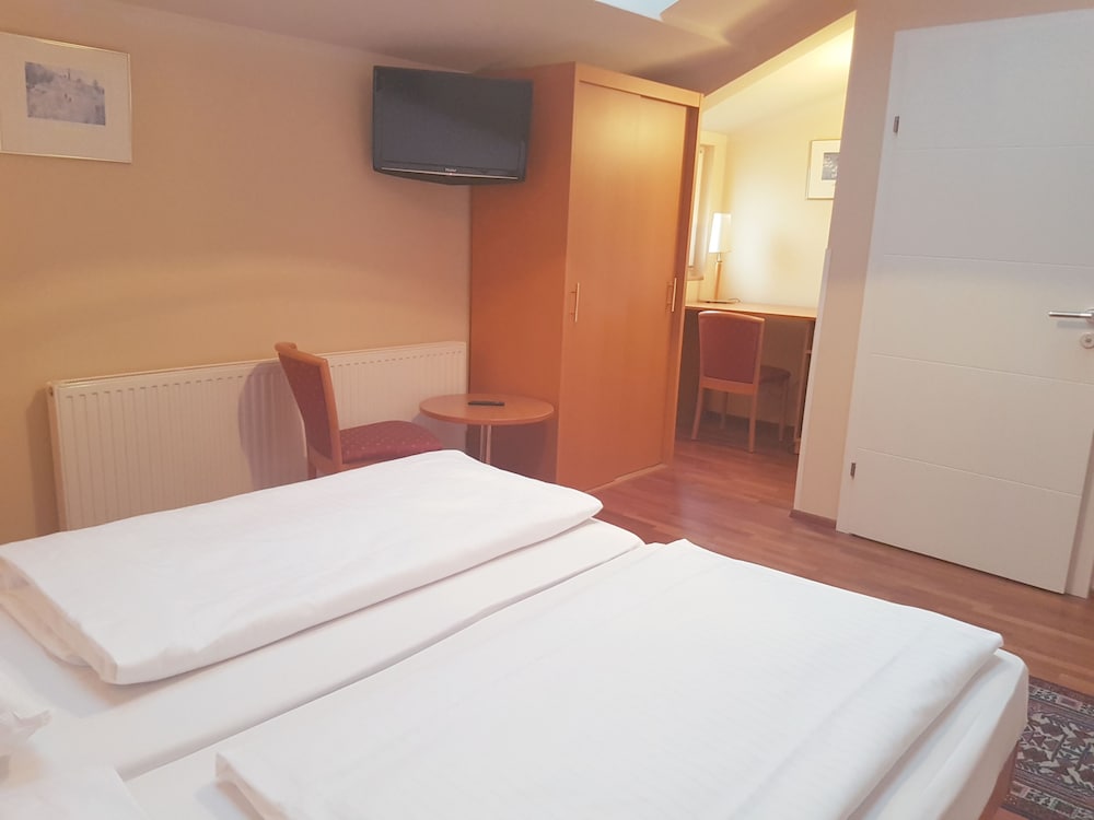 Haydn Hotel 9/50