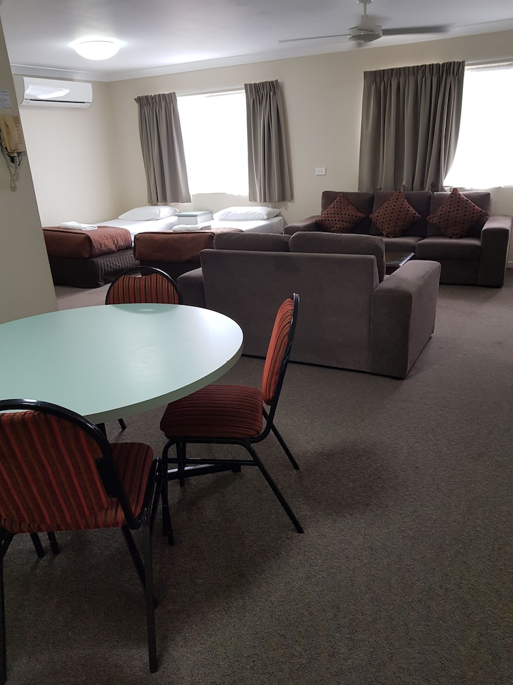 Southport Motel & Apartments 57/71