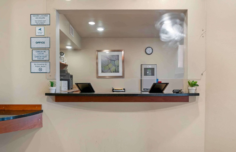 Woodspring Suites Grand Rapids South 8/42
