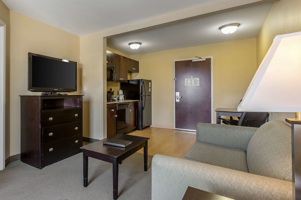 Mainstay Suites Camp Lejeune 24/38
