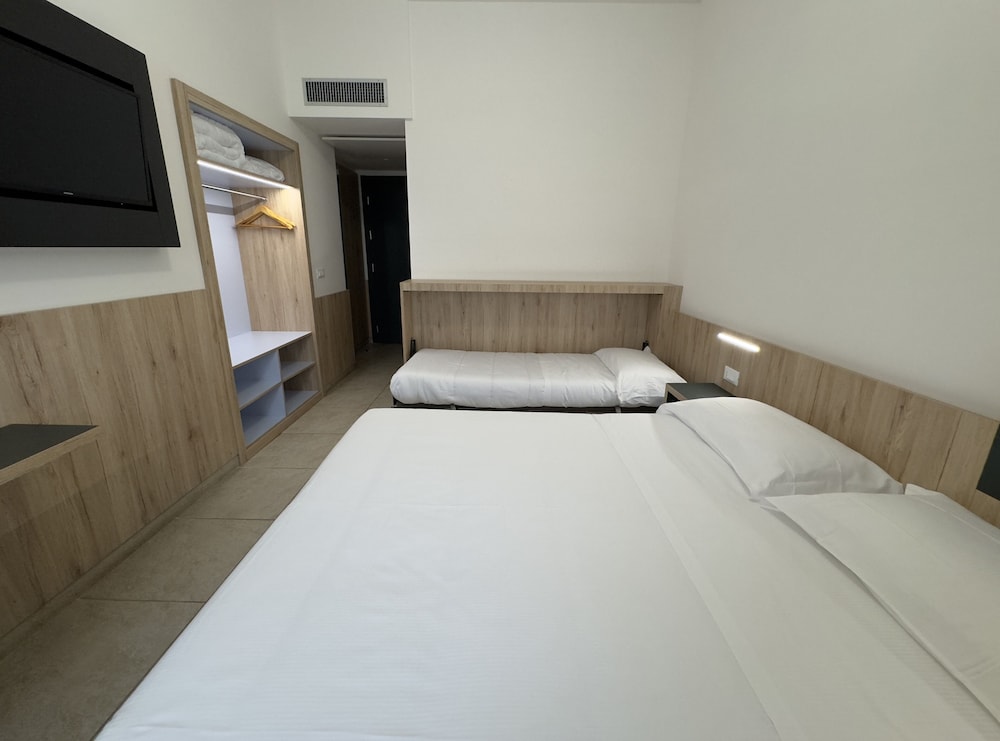 Hotel Holidays 14/54