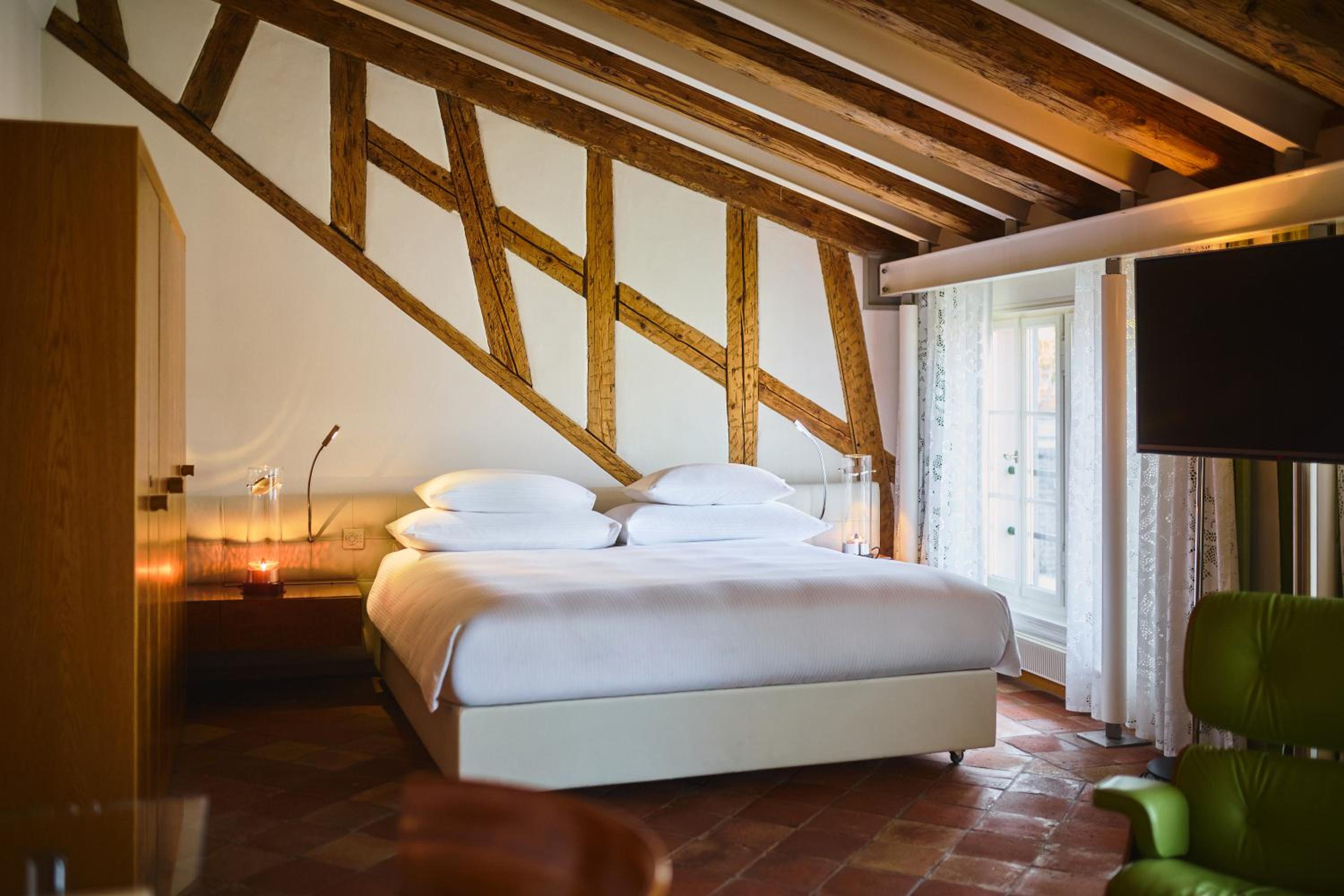 DESIGN, SUPERIOR, QUEEN BED