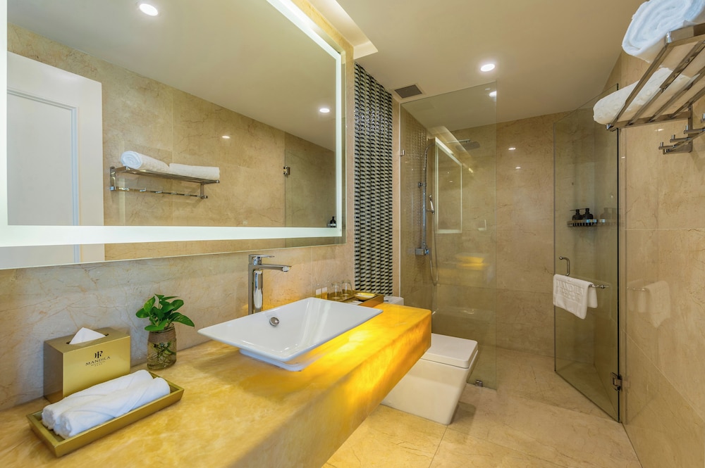شقة بسريرين منفصلين وسريرين كينج بإطلالة على البحر بـ3 غرف نوم، Mandila Beach Hotel Danang 4/5