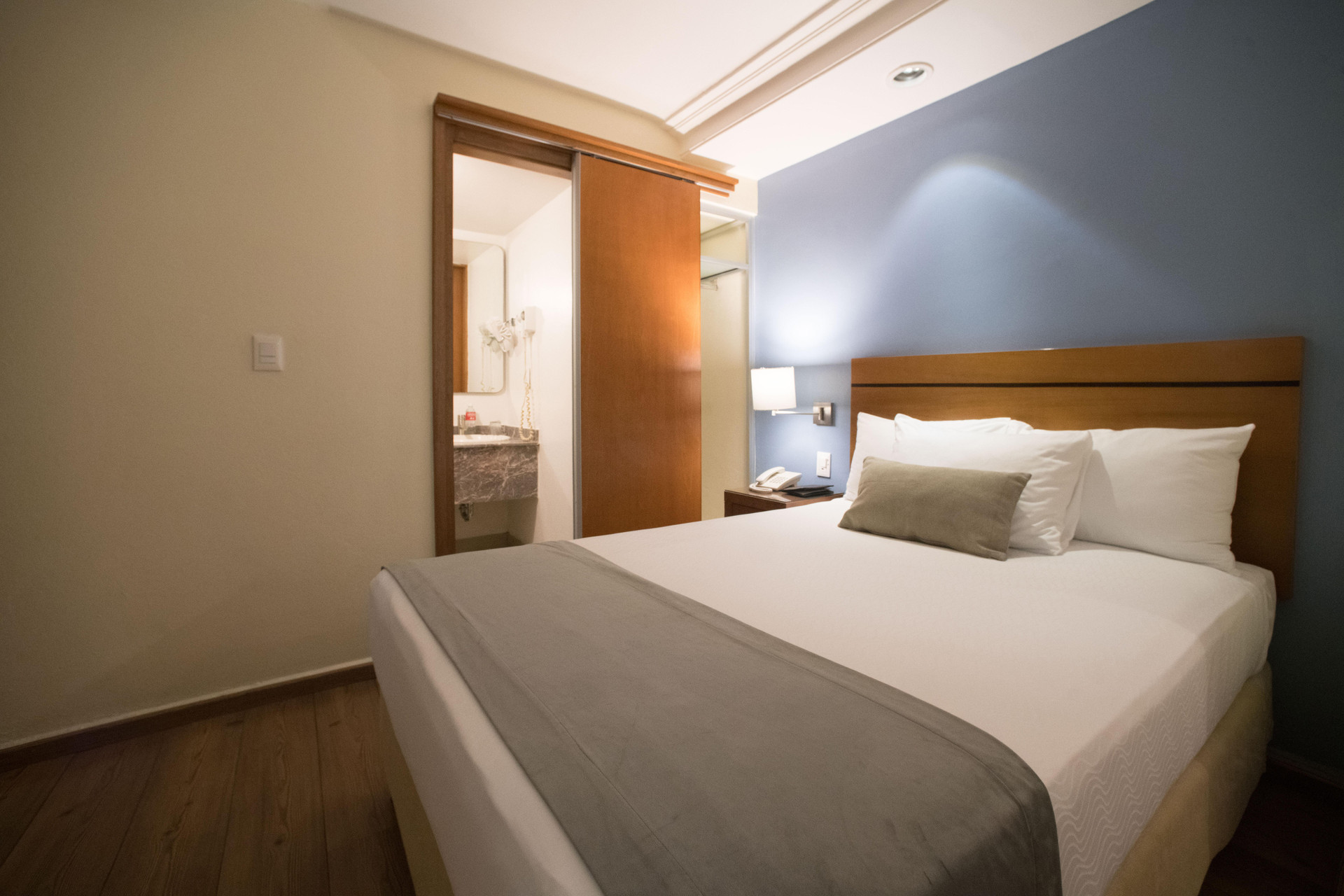 Room, 2 Double Beds, 2 Bathrooms