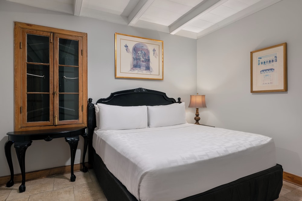 PREMIUM, SUITE, KING BED