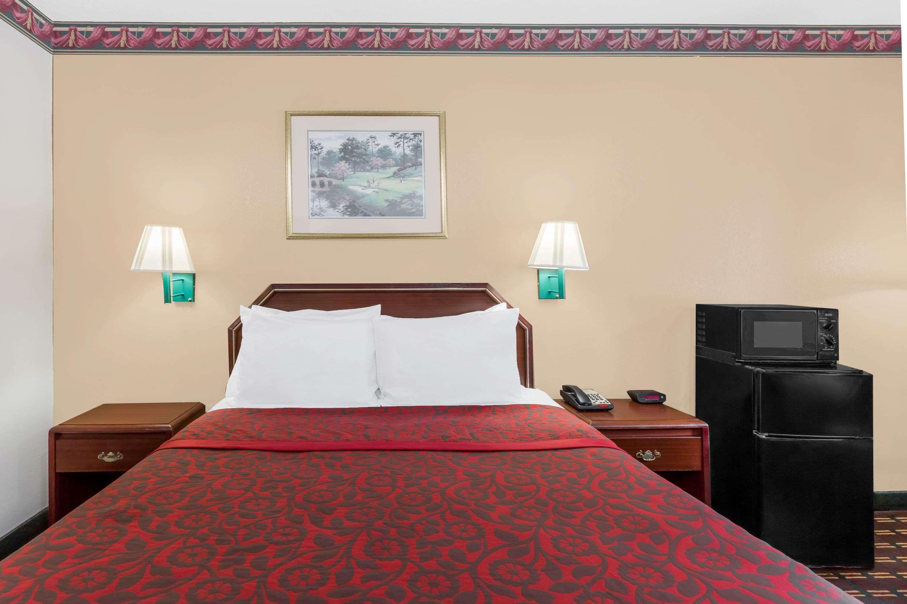 غرفة بسرير كوين لذوي الإعاقة، Days Inn By Wyndham North Columbia Ft Jackson 5/5