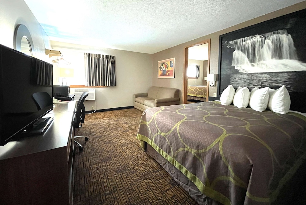 Super 8 by Wyndham Indianapolis/Emerson Ave 7/26