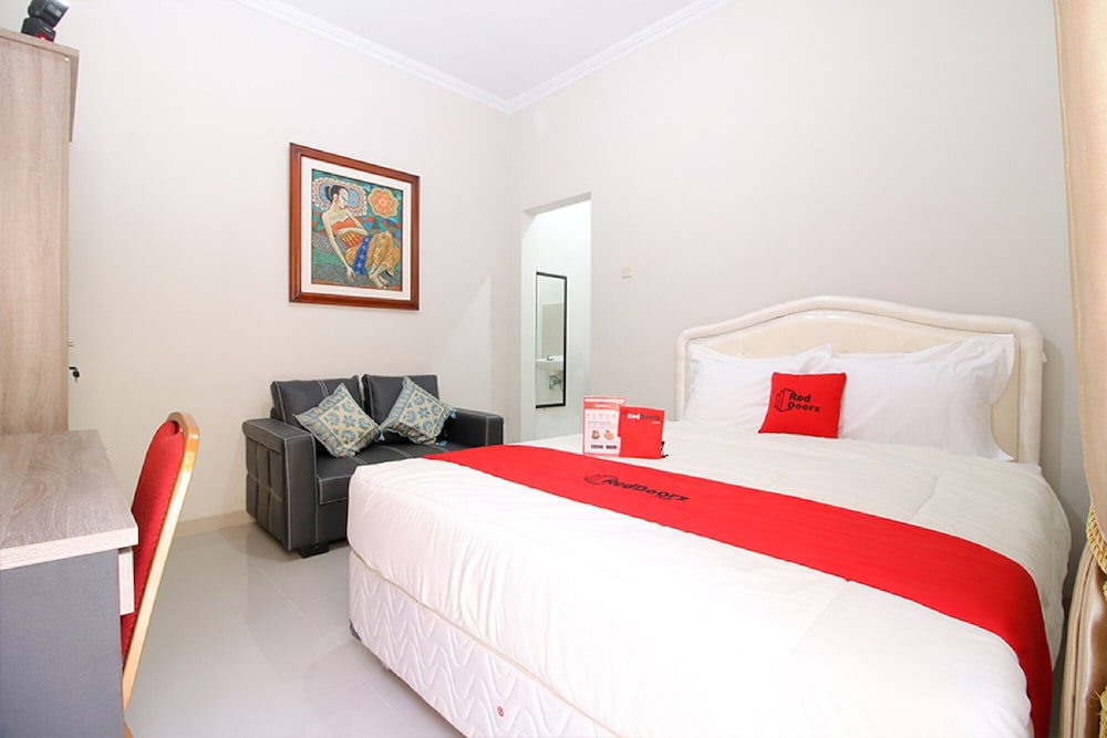 Reddoorz Plus Near Stie Ykpn 7/30