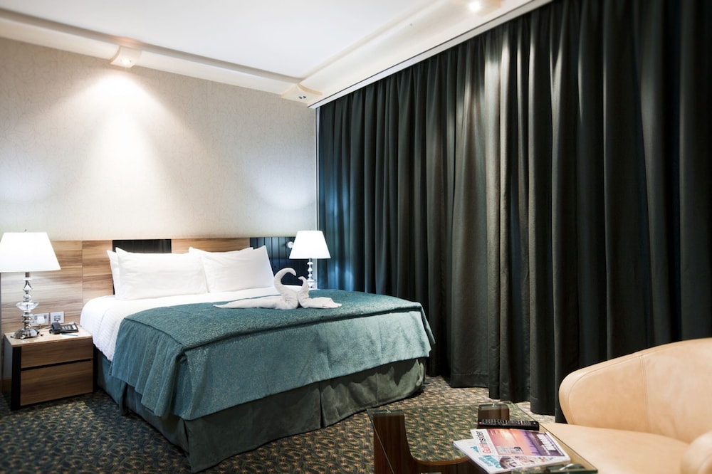 Elite Crystal Hotel 18/75