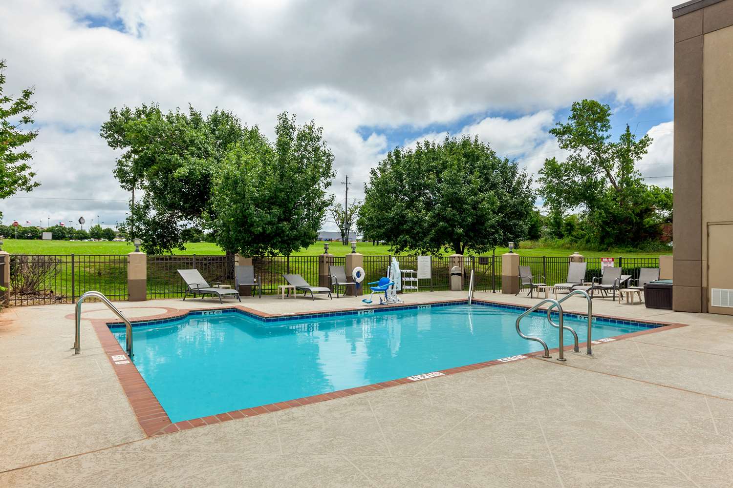 Quality Suites Sherman, TX 5/14