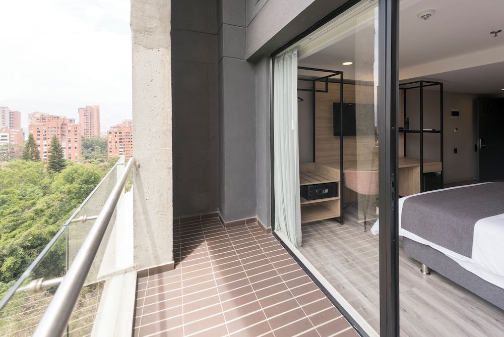 LETTERA HOTEL 30/50