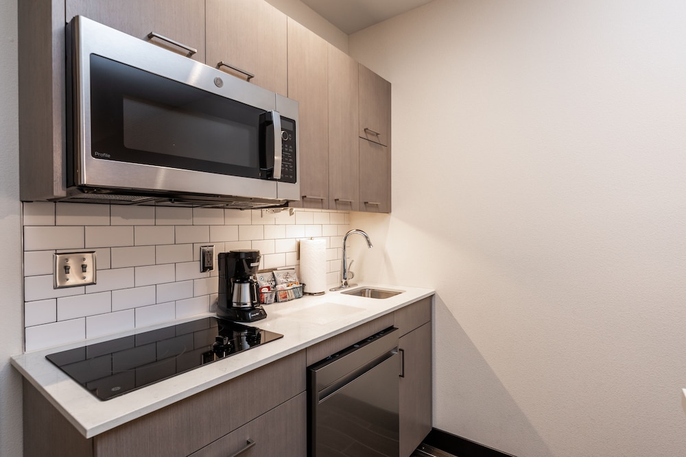Hyatt House Nashville Downtown / Convention Center 46/47