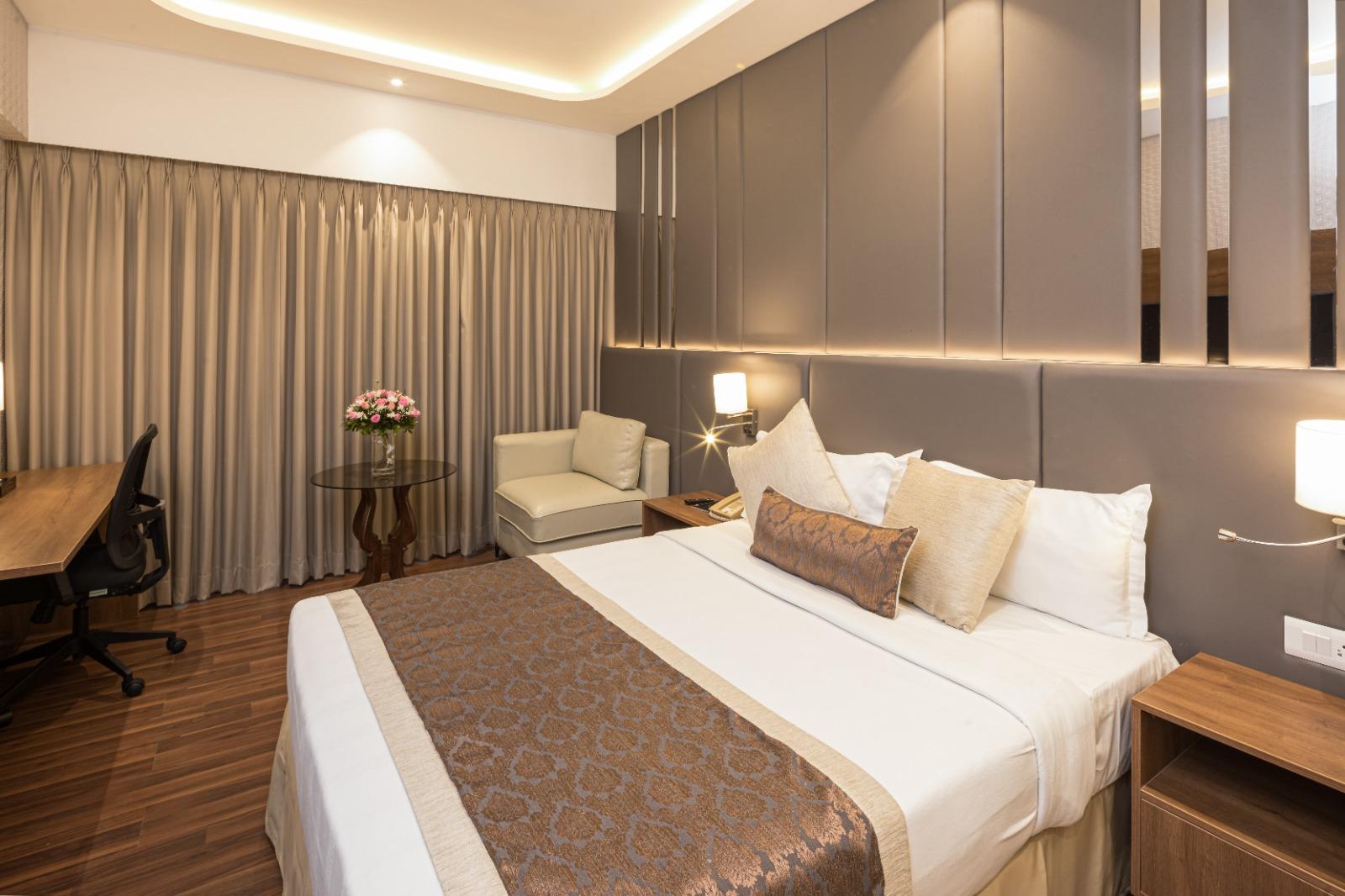 Gold, King Bed