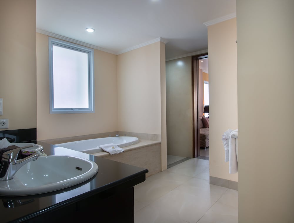 Peninsula Bay Resort 50/50