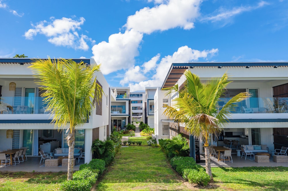 O Biches by Horizon Holidays 45/48