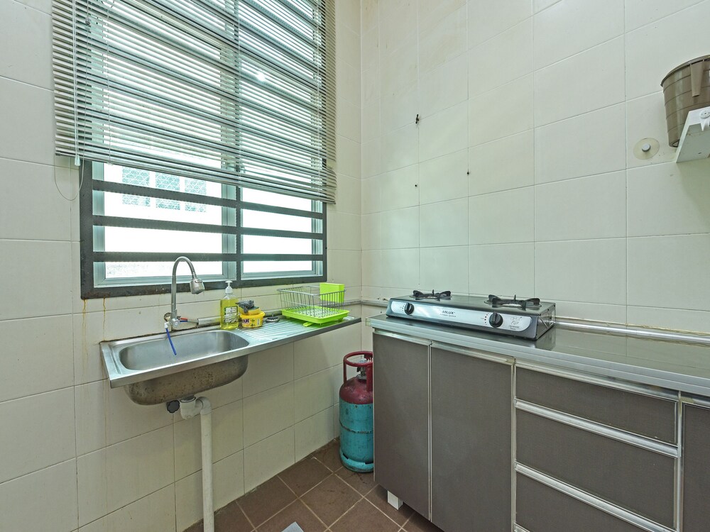 Oyo 89777 Urbanstay Kuantan 38/39