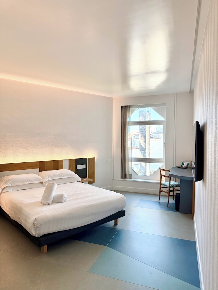 Smart, Double Bed