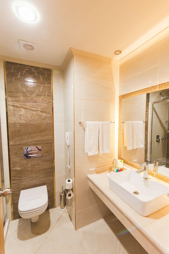 L'Oceanica Beach Resort Hotel 50/50