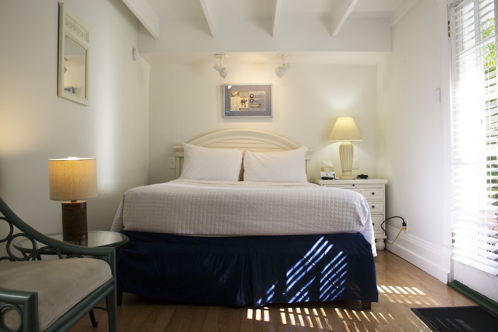 Standard, Queen Bed, Adult Only, Small