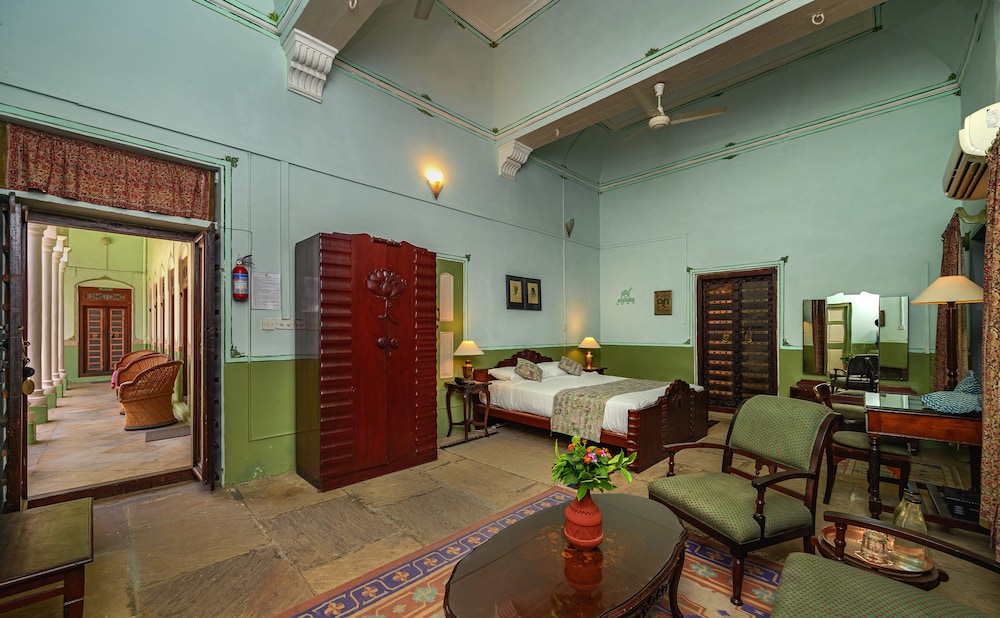 The Piramal Haveli (20th Century; Shekhavati, Rajasthan) 22/39