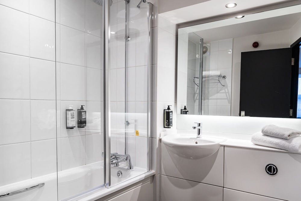 Ibis Coleraine Riverside 58/60