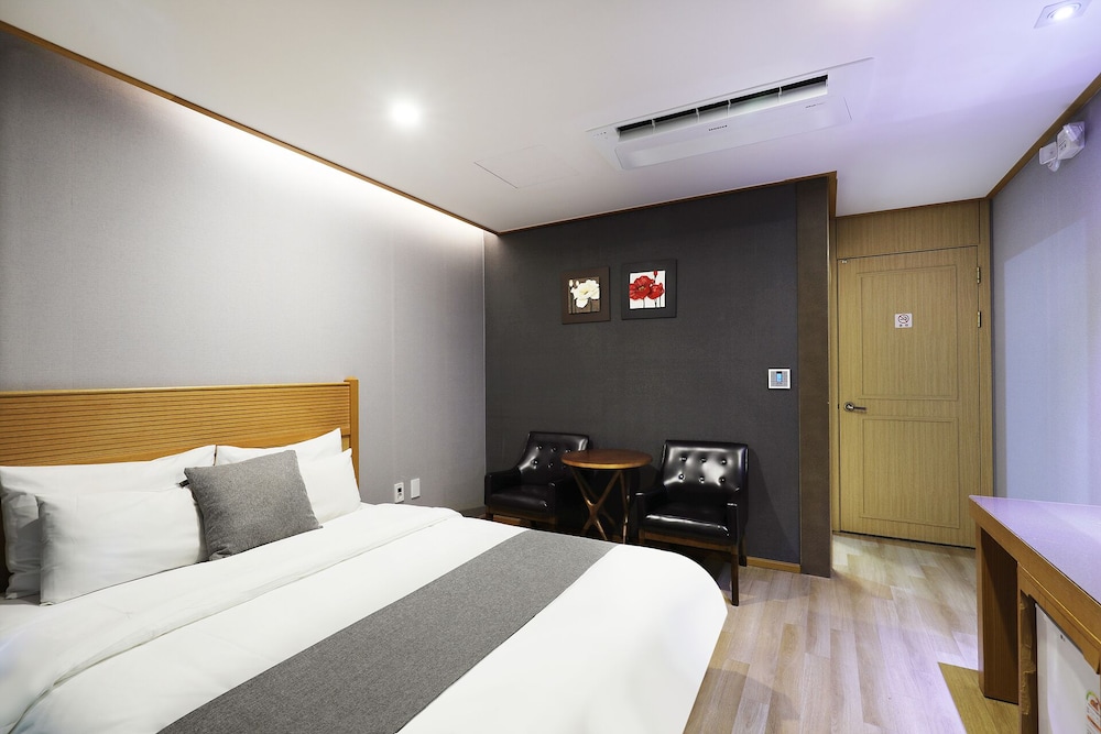 Gold, Deluxe, Queen Bed, with View