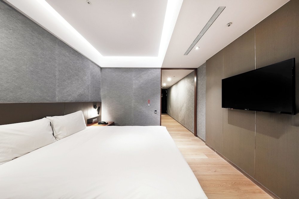 EXECUTIVE, TWIN BEDS