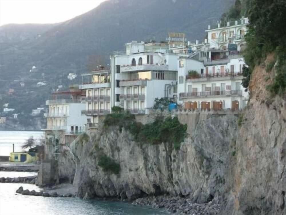 HOTEL LA LUCERTOLA 42/45