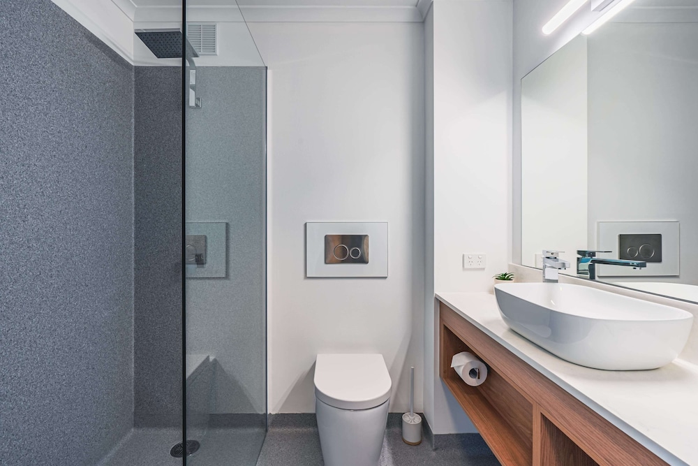 Scamander Beach Resort Hotel 48/49