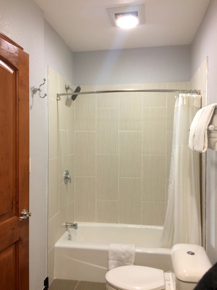 FairBridge Inn & Suites Merced - Gateway to Yosemite 22/27