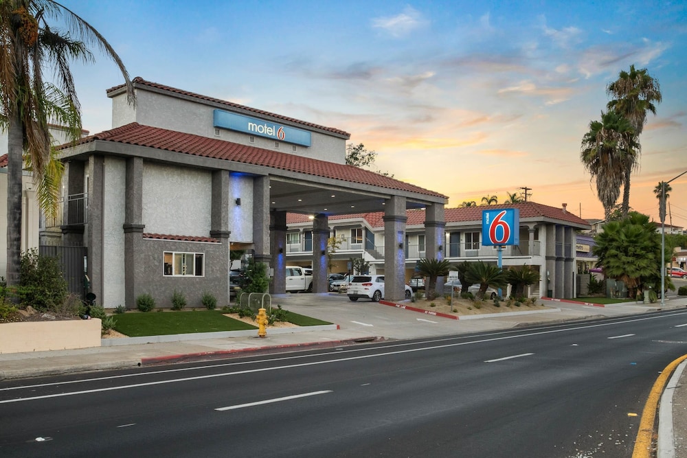 Motel6 La Mesa, CA 56/67
