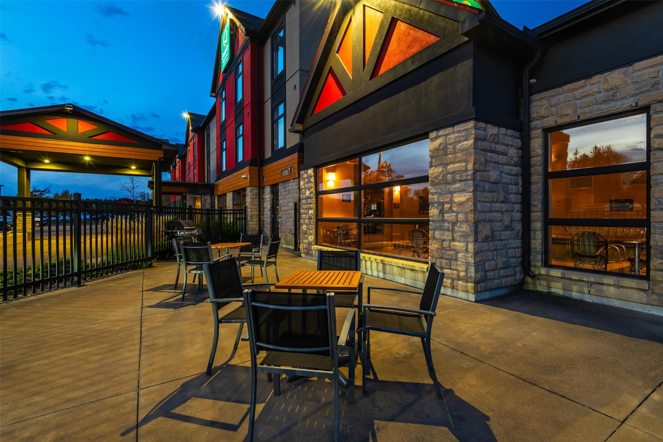 Quality Inn and Suites Petawawa 15/28