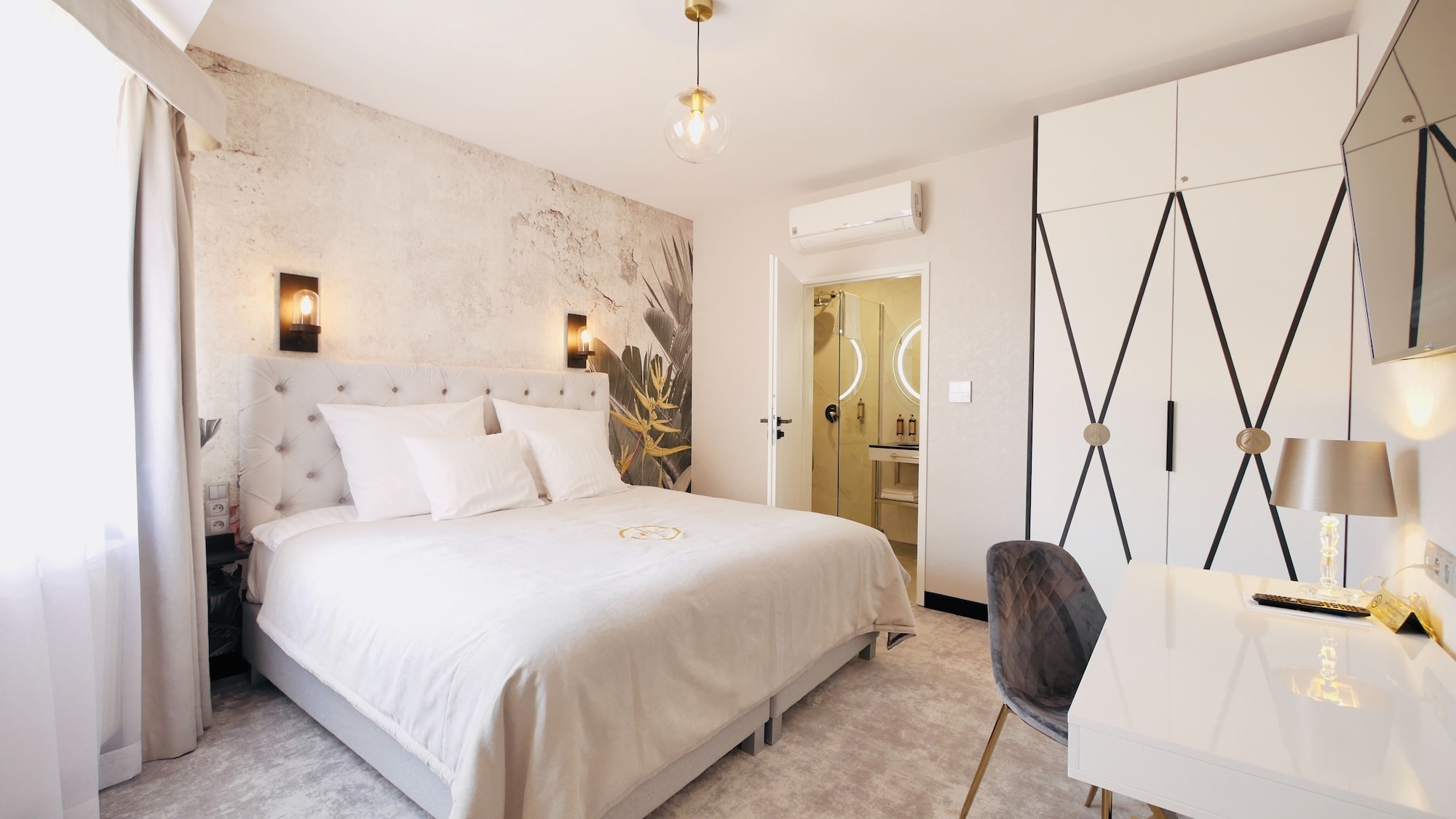 Sala, Deluxe, King Bed