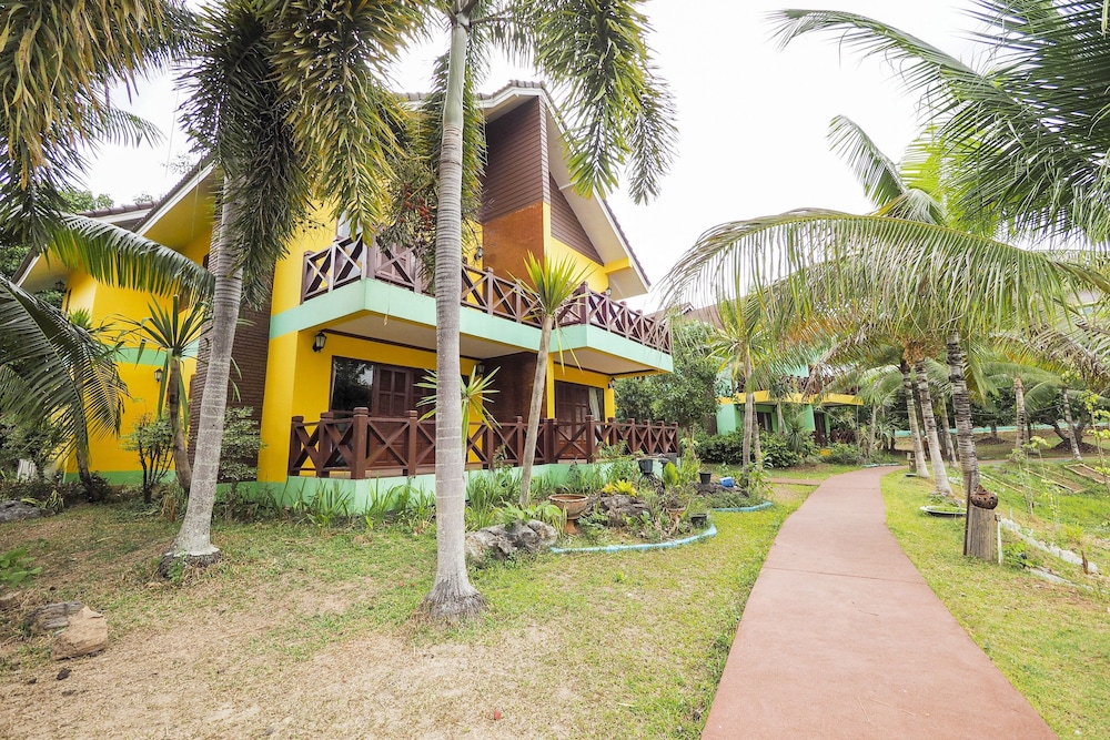 Saensukkho Hotel & Resort 63/65