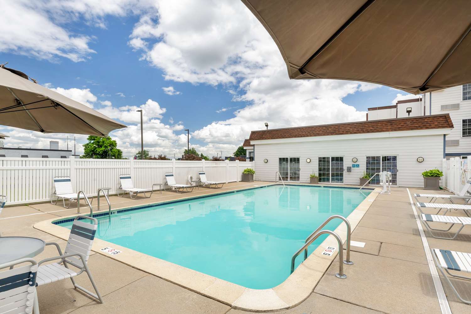 Best Western Hartford Hotel & Suites 57/59